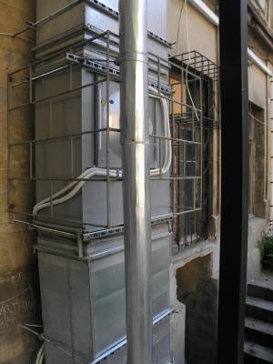 Прикрепленное изображение: 1036 Горького, 5 Современные водостоки.JPG